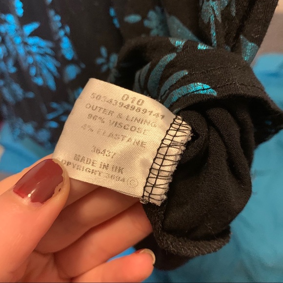 3/$30 Vintage 90s Blue Metallic Floral Tee - Small - Picture 5 of 7